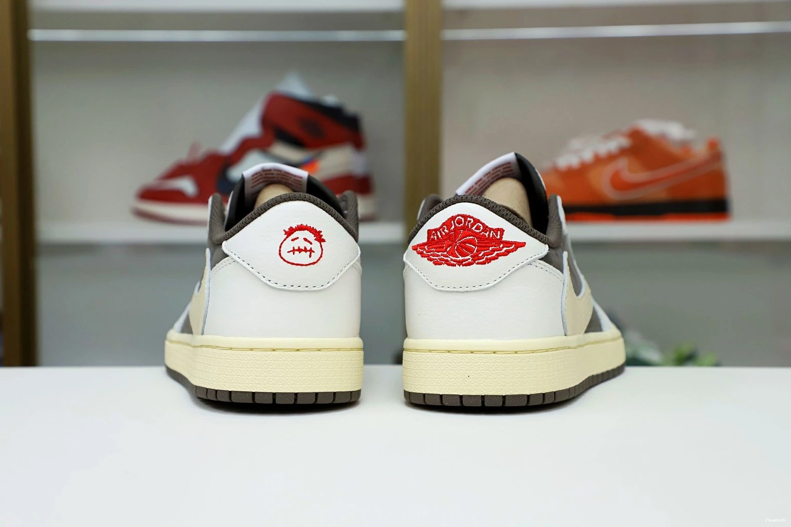 X TRAVIS 1 JORDAN OG AIR SCOTT REVERSE LOW MOCHA 1124